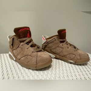 Jordan 6 Retro
Travis Scott British Khaki (TD)